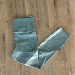 Athleta Salutation Stash 7/8 Leggings